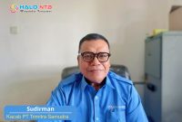 Kepala Cabang PT Trimitra Samudra Lembar, Sudirman, saat memberikan klarifikasi terkait video viral dugaan penyewaan matras di KMP Gemilang VIII.(Foto istimewa)