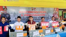 Kapolda NTB Irjen Pol. Edy Murbowo memimpin pemusnahan barang bukti narkotika hasil pengungkapan kasus Ditresnarkoba dan Satresnarkoba jajaran di Tribun Bhara Daksa Polda NTB.(Foto istimewa)