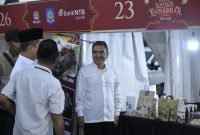 Interaksi hangat dengan pelaku UMKM menjadi bukti komitmen Bank NTB Syariah mendorong digitalisasi dan literasi keuangan syariah di NTB.(Foto istimewa)