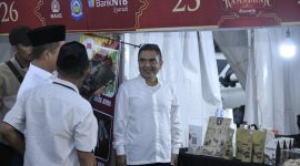 Interaksi hangat dengan pelaku UMKM menjadi bukti komitmen Bank NTB Syariah mendorong digitalisasi dan literasi keuangan syariah di NTB.(Foto istimewa)