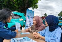 PLN UIW NTB menggelar aksi berbagi takjil sekaligus sosialisasi layanan kelistrikan kepada masyarakat selama bulan Ramadan.(Dok. PLN)