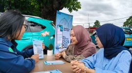 PLN UIW NTB menggelar aksi berbagi takjil sekaligus sosialisasi layanan kelistrikan kepada masyarakat selama bulan Ramadan.(Dok. PLN)