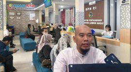 Suasana pelayanan masyarakat di loket Kantor Pertanahan Kabupaten Lombok Barat terkait pengurusan sertifikat tanah dan program PTSL.(Foto istimewa)
