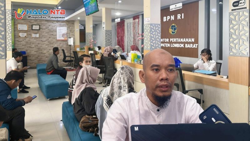Suasana pelayanan masyarakat di loket Kantor Pertanahan Kabupaten Lombok Barat terkait pengurusan sertifikat tanah dan program PTSL.(Foto istimewa)