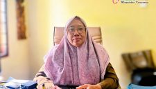 Kepala Bidang Perdagangan Dinas Perdagangan Kabupaten Lombok Barat, Lale Widiani, saat memberikan keterangan terkait perkembangan harga bahan pokok menjelang Idulfitri. (Foto: Istimewa)