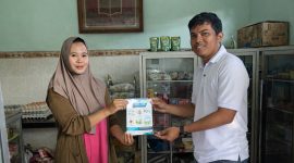PLN UIW NTB menggelar edukasi keselamatan listrik kepada masyarakat dan pelajar di Lombok Barat guna meningkatkan literasi kelistrikan selama Ramadan 2026.(Dok. PLN)