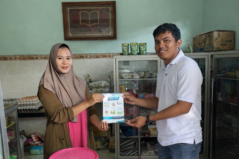 PLN UIW NTB menggelar edukasi keselamatan listrik kepada masyarakat dan pelajar di Lombok Barat guna meningkatkan literasi kelistrikan selama Ramadan 2026.(Dok. PLN)