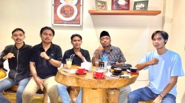 Perwakilan Koalisi Rakyat NTB menggelar konferensi pers di Maktal Caffe, Kota Mataram, Jumat (13/3/2026).(Foto istimewa)