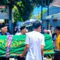 Kerabat dan warga mengantar jenazah seorang siswa SMA dari rumah duka di Perumahan Pemda Dasan Geres, Gerung, Lombok Barat, Minggu (15/3/2026). Peristiwa ini meninggalkan duka mendalam bagi keluarga dan lingkungan sekitar.(Foto istimewa)
