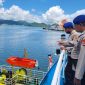 Personel Ditpolairud Polda NTB melakukan pengecekan kondisi kapal dan alat keselamatan di Pelabuhan Lembar.(Foto istimewa)