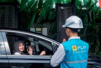 Isi daya sambil santai, ekosistem kendaraan listrik di NTB kian matang, menjadikan mudik lebih efisien dan bebas khawatir.(Dok. PLN)