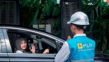 Isi daya sambil santai, ekosistem kendaraan listrik di NTB kian matang, menjadikan mudik lebih efisien dan bebas khawatir.(Dok. PLN)