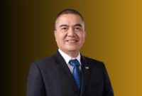 3. Direktur Utama Bank NTB Syariah Nazaruddin saat sesi foto resmi di tengah momentum kebangkitan layanan digital perbankan daerah.(Foto istimewa)