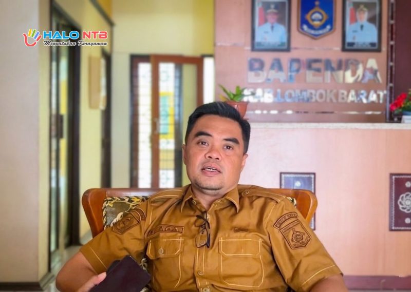 Kepala Bapenda Lombok Barat, Lalu Agha Farabi, memberikan klarifikasi terkait polemik pajak parkir di kawasan wisata Batu Layar dan Senggigi.(Foto: Dok. Taufik Natanagara)