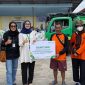 Wujud nyata tanggung jawab sosial, Bank NTB Syariah hadir langsung membantu korban kebakaran di Kecamatan Alas dengan berbagai bantuan darurat dan dukungan air bersih.(Dok. Bank NTB Syariah)