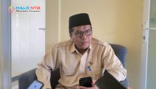 Petugas Kemenhaj Lombok Barat memberikan imbauan kepada masyarakat terkait maraknya penipuan berkedok pengurusan haji.(Foto istimewa)