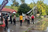 Kondisi banjir di Jalan Raya Senggigi, Lombok Barat, dengan genangan air setinggi lutut yang melumpuhkan arus lalu lintas, Minggu (5/4/2026).(Foto istimewa)