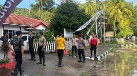 Kondisi banjir di Jalan Raya Senggigi, Lombok Barat, dengan genangan air setinggi lutut yang melumpuhkan arus lalu lintas, Minggu (5/4/2026).(Foto istimewa)