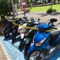 Petugas Sat Reskrim Polres Lombok Barat menunjukkan barang bukti sepeda motor hasil curanmor yang diamankan dari pelaku.(Foto istimewa)