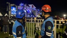 Di balik meriahnya konser, petugas PLN berjaga memastikan listrik tetap aman dan andal sepanjang acara.(Dok. PLN)