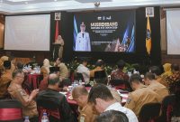 Wakil Gubernur NTB saat menyampaikan arahan dalam kegiatan Pra-Musrenbang RKPD 2027 di Hotel Lombok Raya, Mataram, Selasa (14/4/2026), yang dihadiri para kepala daerah dan OPD se-NTB.(Dok.Diskomfotik NTB)