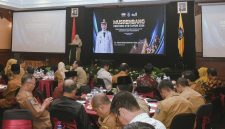 Wakil Gubernur NTB saat menyampaikan arahan dalam kegiatan Pra-Musrenbang RKPD 2027 di Hotel Lombok Raya, Mataram, Selasa (14/4/2026), yang dihadiri para kepala daerah dan OPD se-NTB.(Dok.Diskomfotik NTB)