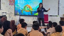 Kegiatan konservasi penyu mawil oleh PLN UIW NTB bersama masyarakat di Desa Talonang Baru, Sumbawa Barat.(Dok.PLN)