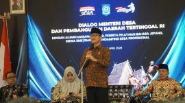 Mendes PDT RI Yandri Susanto memberikan arahan kepada ratusan siswa NTB di Islamic Center Mataram, Kamis (16/4/2026).(Foto: Istimewa)