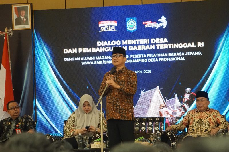 Mendes PDT RI Yandri Susanto memberikan arahan kepada ratusan siswa NTB di Islamic Center Mataram, Kamis (16/4/2026).(Foto: Istimewa)