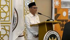 Pejabat Kementerian Haji dan Umrah menyampaikan sambutan saat pelantikan dan pembekalan PPIH 2026 yang diikuti secara virtual oleh jajaran Embarkasi Lombok di Mataram.(Foto: Istimewa)