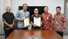 Penandatanganan adendum kerja sama antara Bank NTB Syariah dan Pemkab Lombok Tengah dalam penguatan digitalisasi keuangan daerah.(Dok.Bank NTB Syariah)