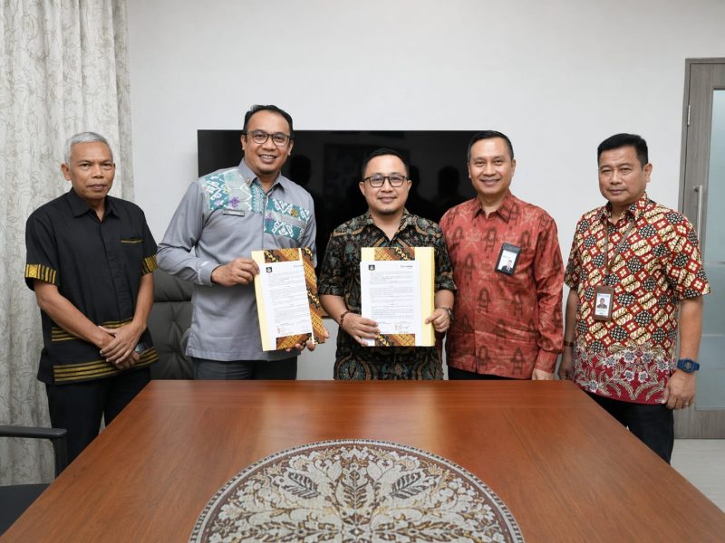 Penandatanganan adendum kerja sama antara Bank NTB Syariah dan Pemkab Lombok Tengah dalam penguatan digitalisasi keuangan daerah.(Dok.Bank NTB Syariah)