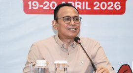 Kepala Diskominfotik NTB Ahsanul Halik saat menyampaikan komitmen Pemprov NTB dalam uji publik Raperda perlindungan masyarakat dari pinjol ilegal dan judi online.(Foto: Istimewa)