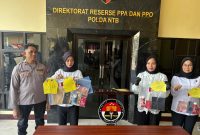 Konferensi pers Polda NTB terkait pengungkapan kasus prostitusi dalam Operasi Pekat Rinjani 2026 di Mataram.(Foto: Istimewa)