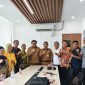Jajaran perwakilan Bank NTB Syariah bersama pemerintah daerah berfoto usai pertemuan membahas digitalisasi SIPD dan penguatan BUMD di Mataram.(Dok. Bank NTB Syariah)