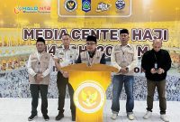 Kepala Bidang Bina dan Pengendalian Haji dan Umrah NTB, H. Laman, memberikan keterangan pers terkait progres penyelenggaraan haji 2026 di Media Center Haji Embarkasi Lombok.(Foto: Istimewa)