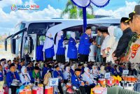 Suasana pelepasan 393 Calon Jemaah Haji Lombok Barat Kloter 3 di halaman kantor pemerintah daerah sebelum diberangkatkan ke Asrama Haji Mataram. (Foto: istimewa)