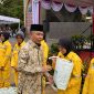 Penyaluran bantuan sembako oleh Bank NTB Syariah bersama GOW Kota Mataram kepada petugas kebersihan perempuan dalam rangka Hari Kartini.
(Dok.Bank NTB Syariah)