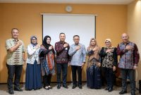 Jajaran perwakilan Bank NTB Syariah dan Badan Wakaf Indonesia (BWI) berfoto bersama usai penandatanganan kerja sama pengembangan wakaf uang di Jakarta.(Dok.Bank NTB Syariah)