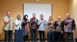Jajaran perwakilan Bank NTB Syariah dan Badan Wakaf Indonesia (BWI) berfoto bersama usai penandatanganan kerja sama pengembangan wakaf uang di Jakarta.(Dok.Bank NTB Syariah)