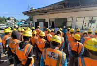 Tim teknis PLN menyisir jaringan distribusi dan mengeksekusi potensi gangguan secara cepat demi menjamin layanan listrik tetap andal bagi puluhan ribu pelanggan.(Dok.PLN)