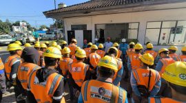Tim teknis PLN menyisir jaringan distribusi dan mengeksekusi potensi gangguan secara cepat demi menjamin layanan listrik tetap andal bagi puluhan ribu pelanggan.(Dok.PLN)