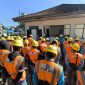 Tim teknis PLN menyisir jaringan distribusi dan mengeksekusi potensi gangguan secara cepat demi menjamin layanan listrik tetap andal bagi puluhan ribu pelanggan.(Dok.PLN)