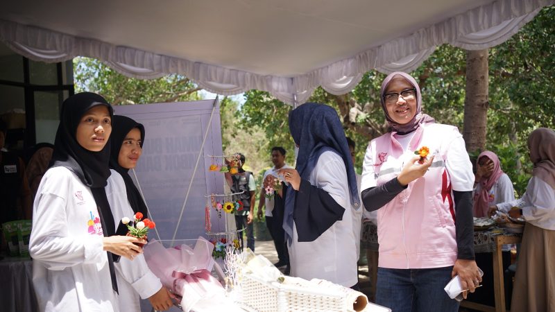 Pelaku UMKM perempuan di Desa Medana mengikuti pelatihan kewirausahaan dalam program Srikandi Women Support Women dari PLN UIW NTB.(Dok.PLN)