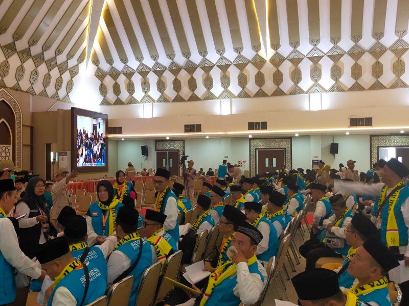 Ratusan jemaah calon haji asal Kota Mataram saat bersiap diberangkatkan menuju Tanah Suci melalui Kloter LOP 5 Embarkasi Lombok.(Dok.Istimewa)