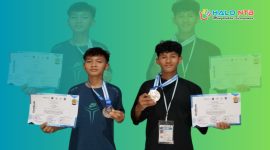 Dua atlet pencak silat MAN Lombok Barat, Taufik dan Dimas, menunjukkan medali perak usai Mataram Open 2026 di GOR 17 Desember Mataram.(Foto. Istimewa)