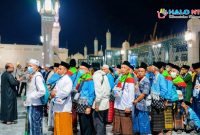 Rombongan jemaah haji asal Nusa Tenggara Barat (NTB) antre memasuki area Masjid Nabawi, Madinah, Arab Saudi, usai tiba dalam rangkaian ibadah haji 2026.(Foto: Istimewa)
