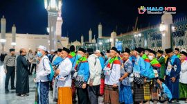 Rombongan jemaah haji asal Nusa Tenggara Barat (NTB) antre memasuki area Masjid Nabawi, Madinah, Arab Saudi, usai tiba dalam rangkaian ibadah haji 2026.(Foto: Istimewa)