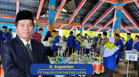 Petugas mendampingi jemaah haji lansia saat proses pemberangkatan di Lombok Barat.(Foto.Istimewa)