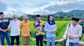 Arsip Foto, saat serah terima Program Irigasi dari Aspirasi Wakil Ketua DPR RI, Hj. Sari Yuliati di Desa Tempos, Kecamatan Gerung, Lombok Barat pada Februari lalu. (Foto: Istimewa).